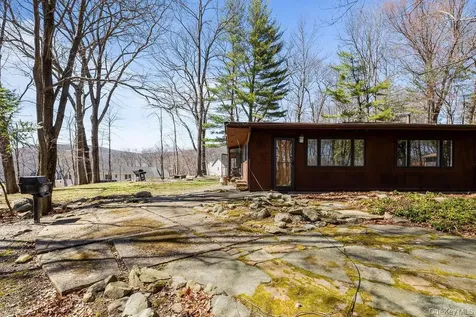 5 Laura Lane Pomona NY 10970