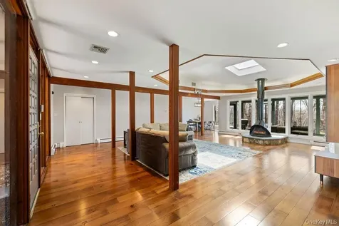 5 Laura Lane Pomona NY 10970