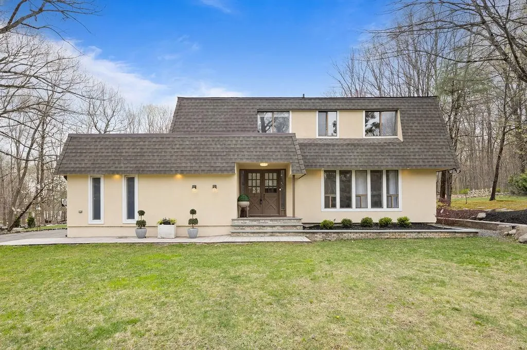 3 Footstep Lane Pomona NY 10970