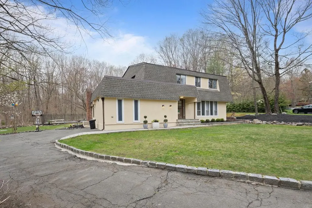 3 Footstep Lane Pomona NY 10970