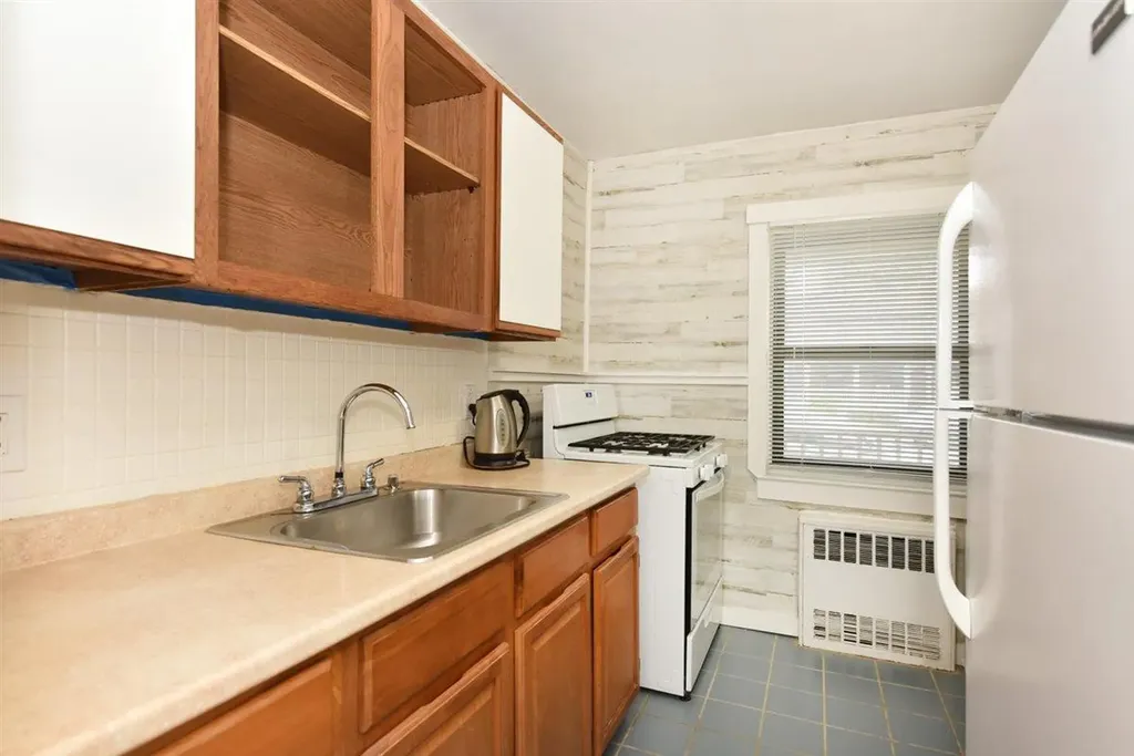 196-65 69th Avenue Fresh Meadows NY 11365