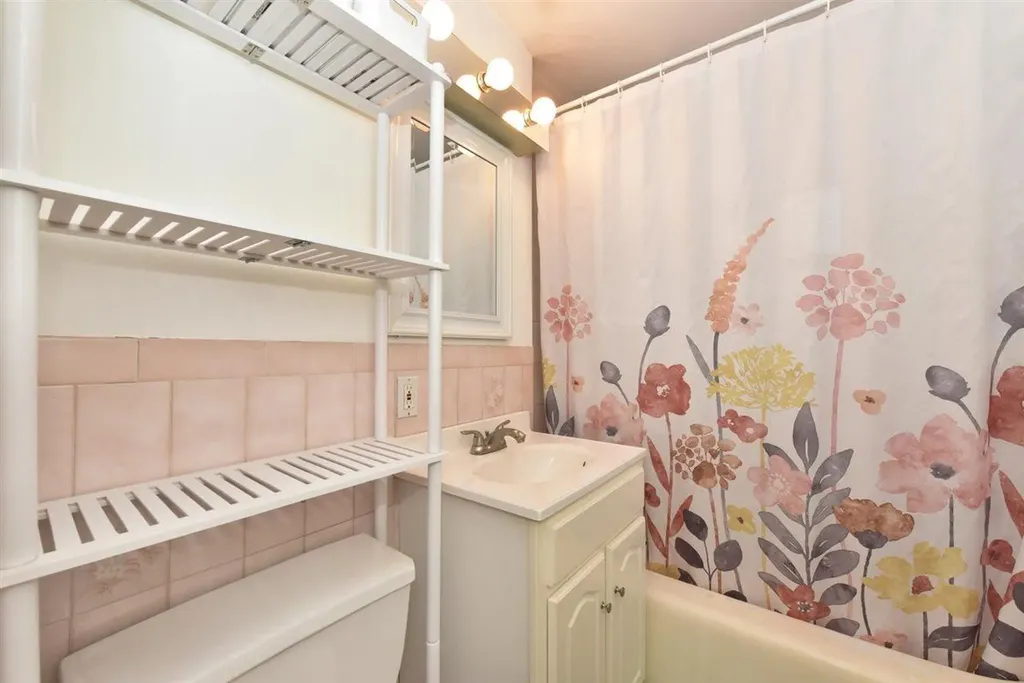 196-65 69th Avenue Fresh Meadows NY 11365