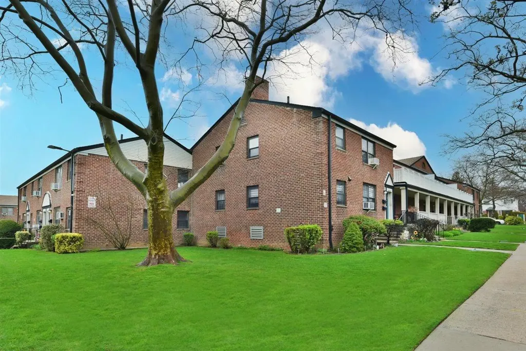196-65 69th Avenue Fresh Meadows NY 11365