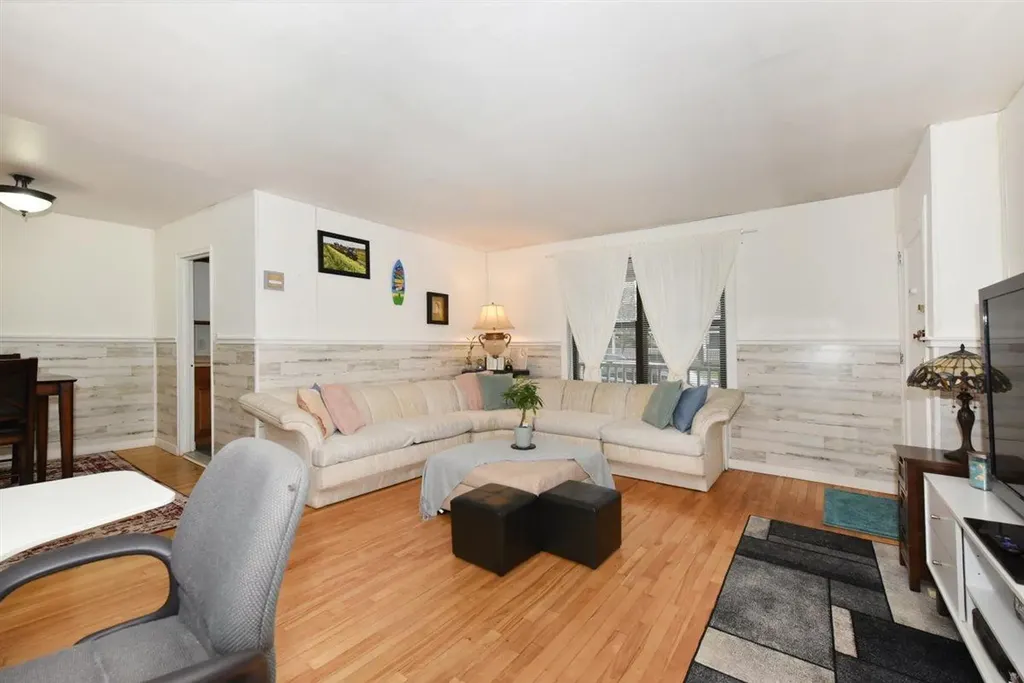 196-65 69th Avenue Fresh Meadows NY 11365