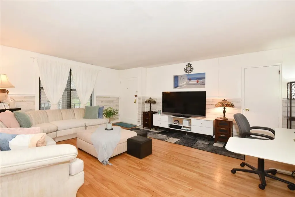 196-65 69th Avenue Fresh Meadows NY 11365