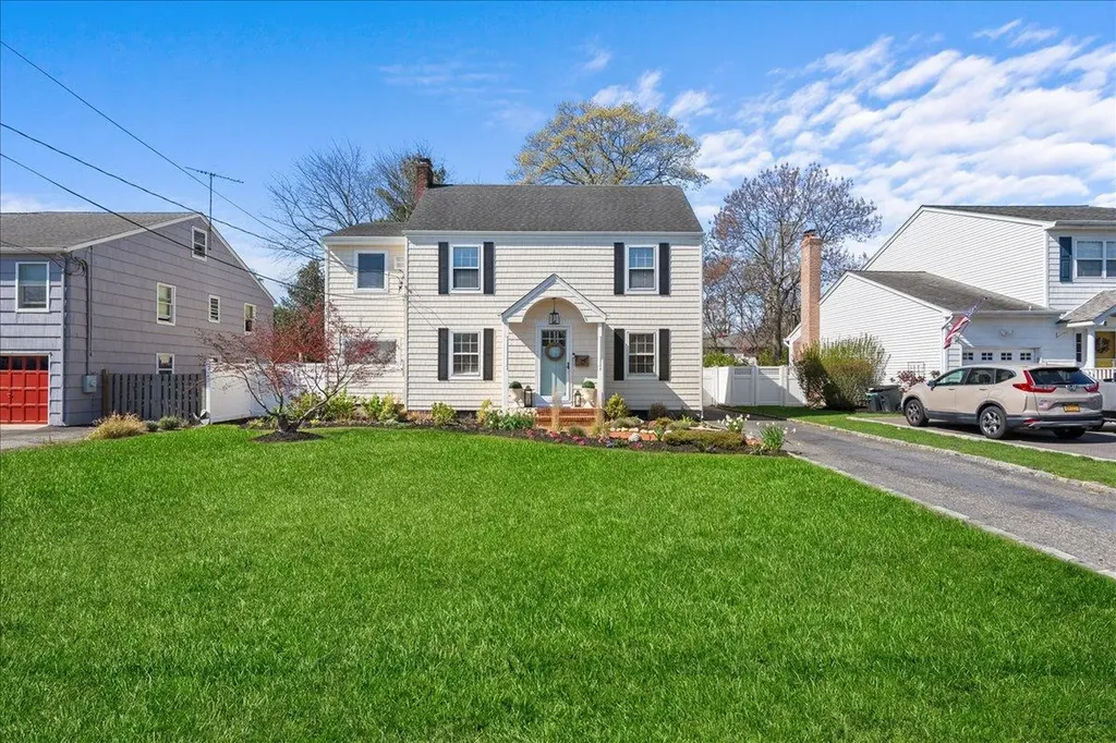 26 Seafield Lane Bay Shore NY 11706