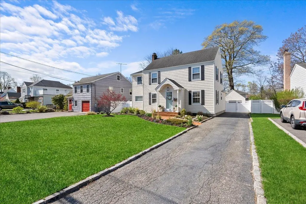 26 Seafield Lane Bay Shore NY 11706