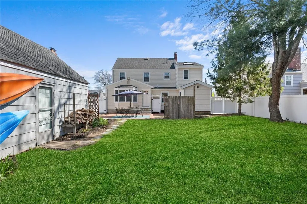26 Seafield Lane Bay Shore NY 11706