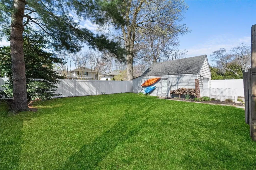 26 Seafield Lane Bay Shore NY 11706