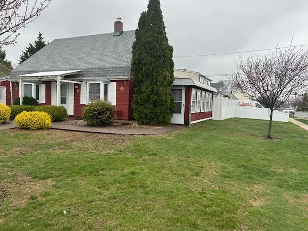 2 Crag Lane Levittown NY 11756