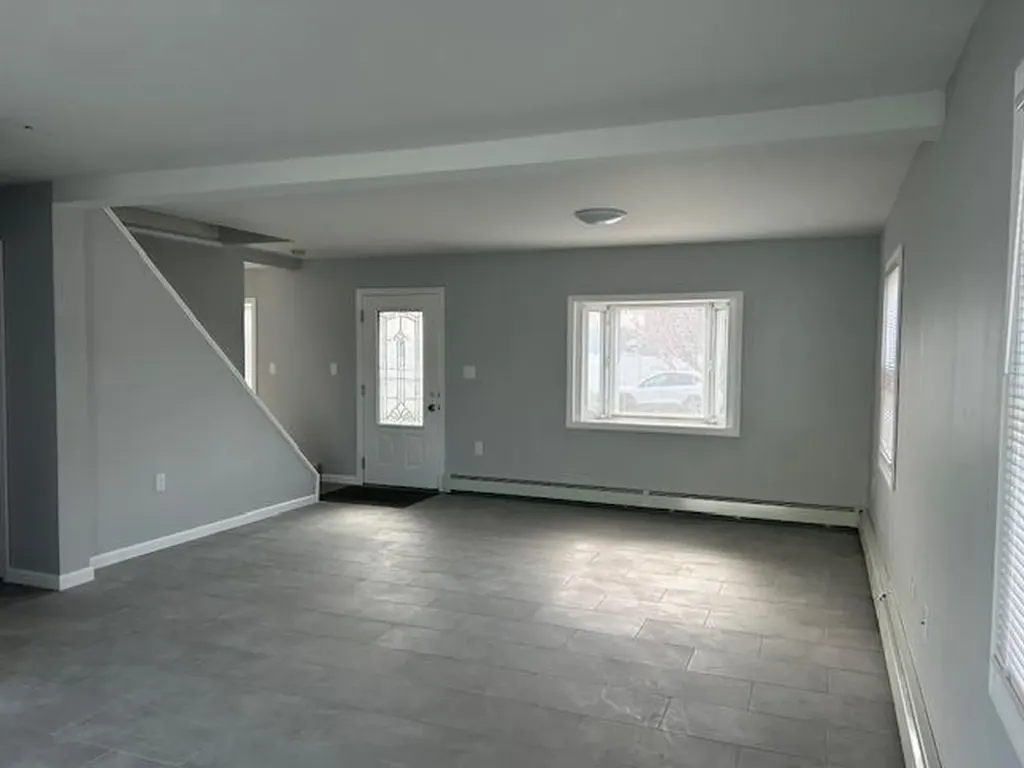 2 Crag Lane Levittown NY 11756