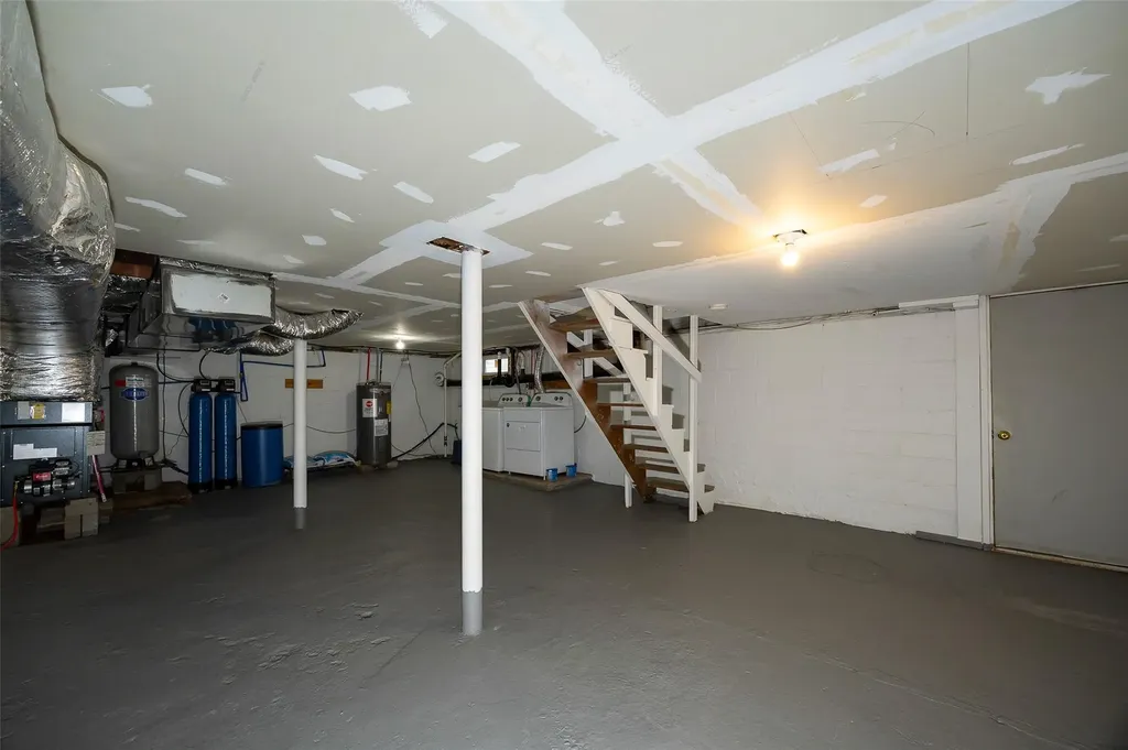 8 Holt Road Hyde Park NY 12538