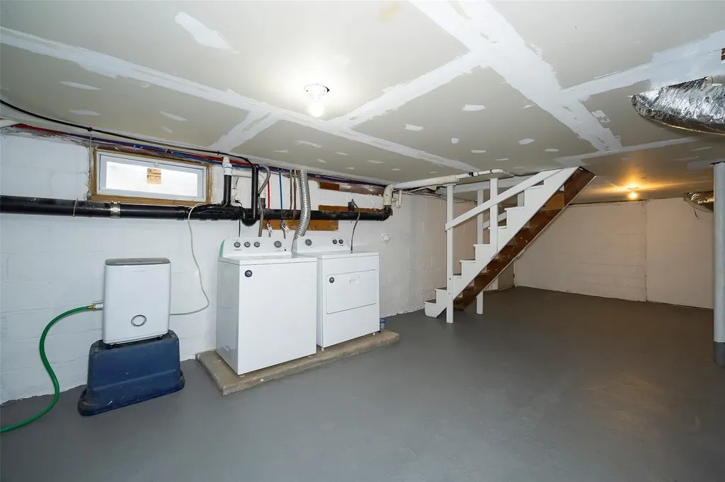 8 Holt Road Hyde Park NY 12538