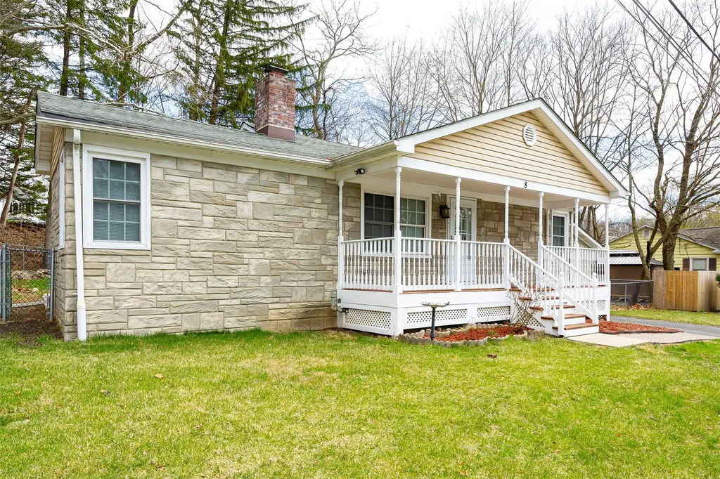 8 Holt Road Hyde Park NY 12538