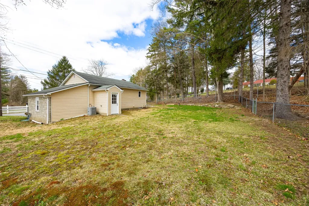 8 Holt Road Hyde Park NY 12538