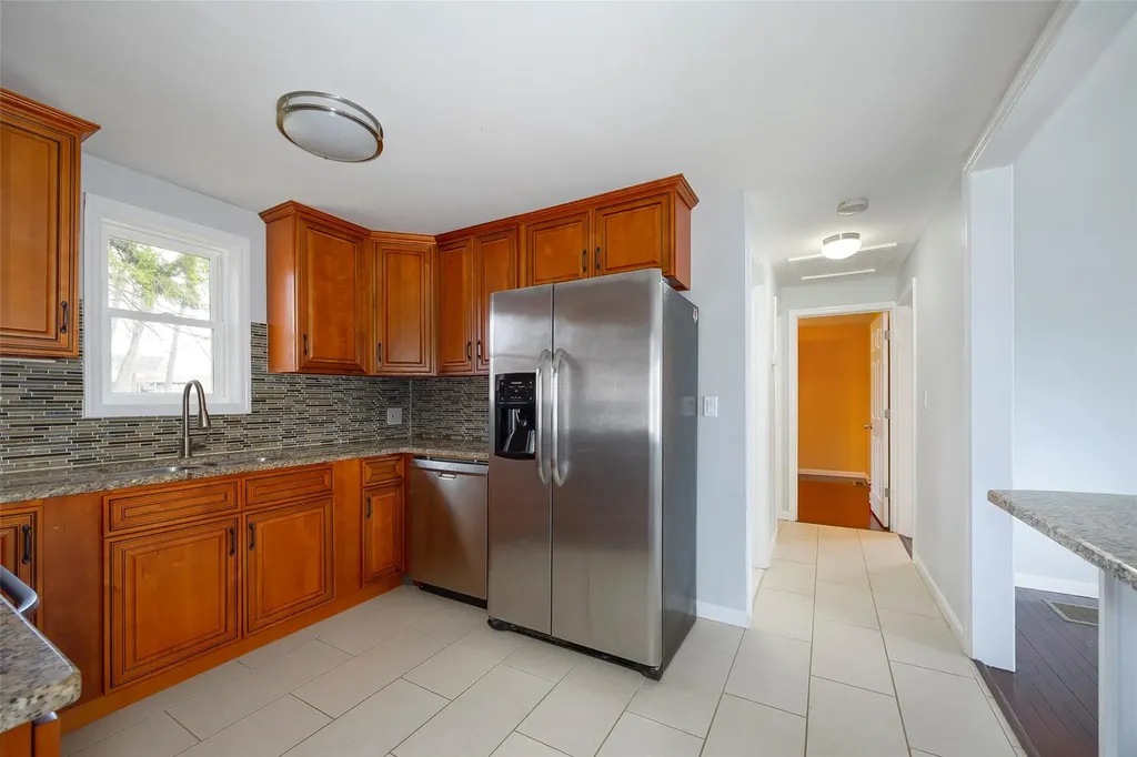 8 Holt Road Hyde Park NY 12538
