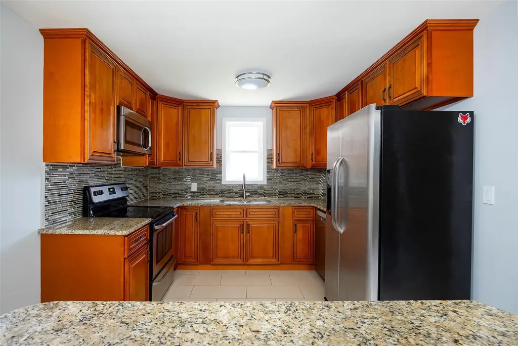 8 Holt Road Hyde Park NY 12538