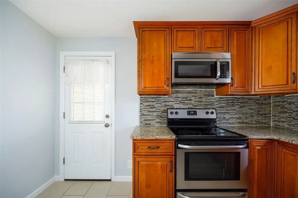 8 Holt Road Hyde Park NY 12538