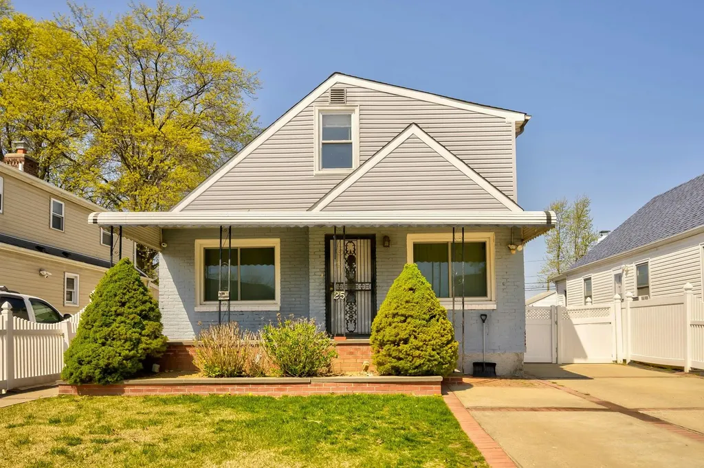 25 Virginia Drive Elmont NY 11003