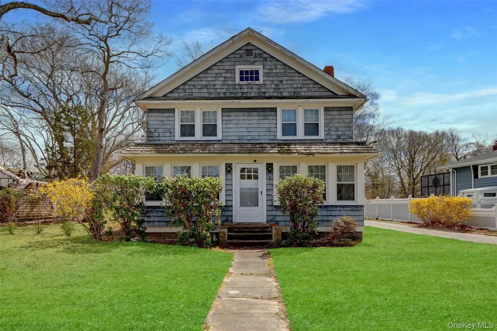 40 Argonne Road E Hampton Bays NY 11946