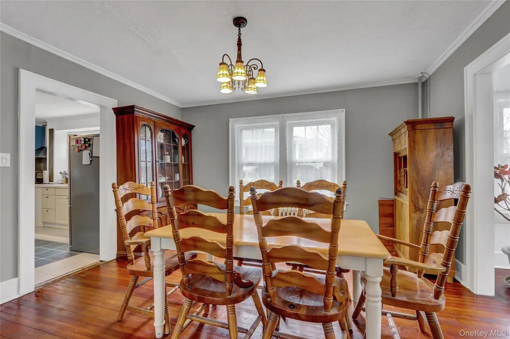 40 Argonne Road E Hampton Bays NY 11946