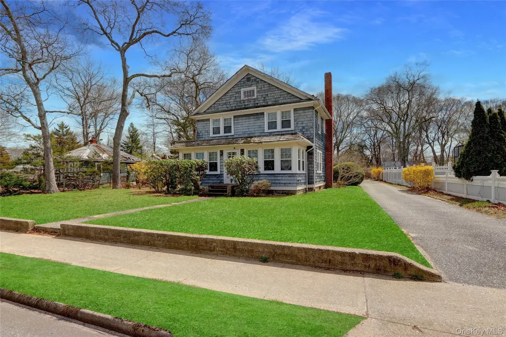 40 Argonne Road E Hampton Bays NY 11946