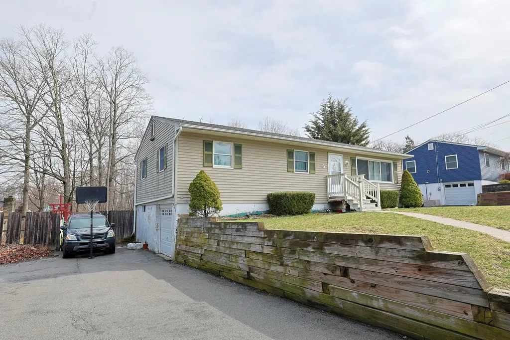 5 Carl Place Middletown NY 10940