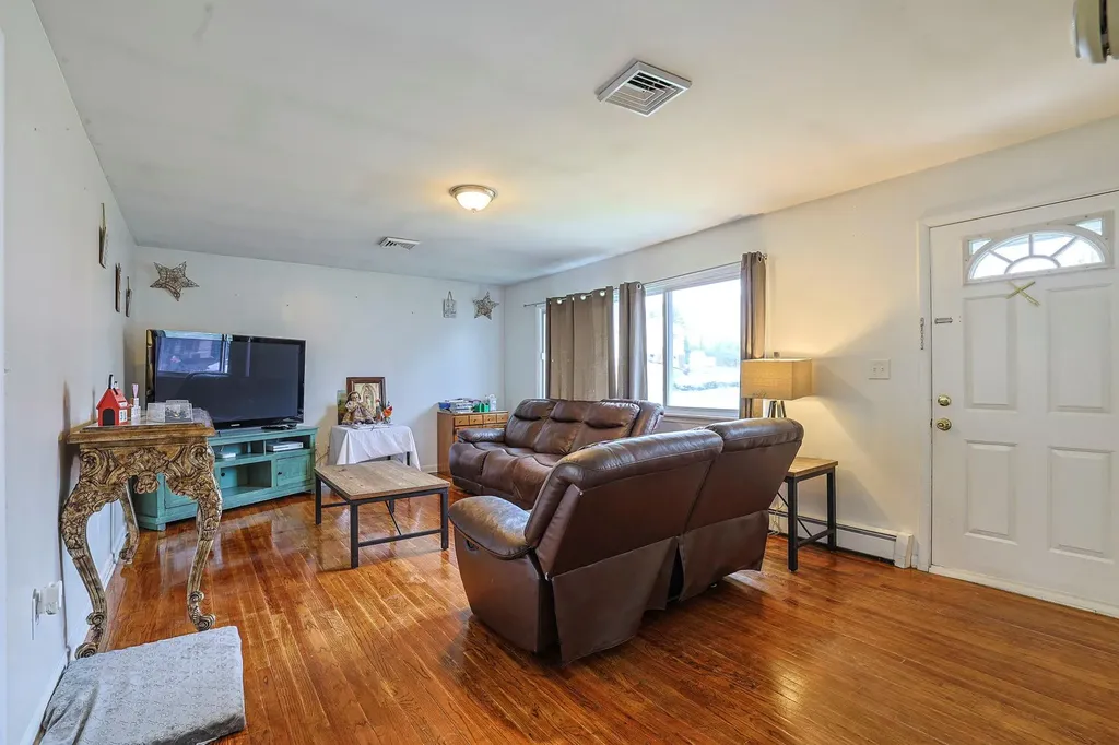 5 Carl Place Middletown NY 10940