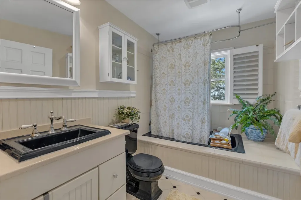 920 Washington Drive Centerport NY 11721