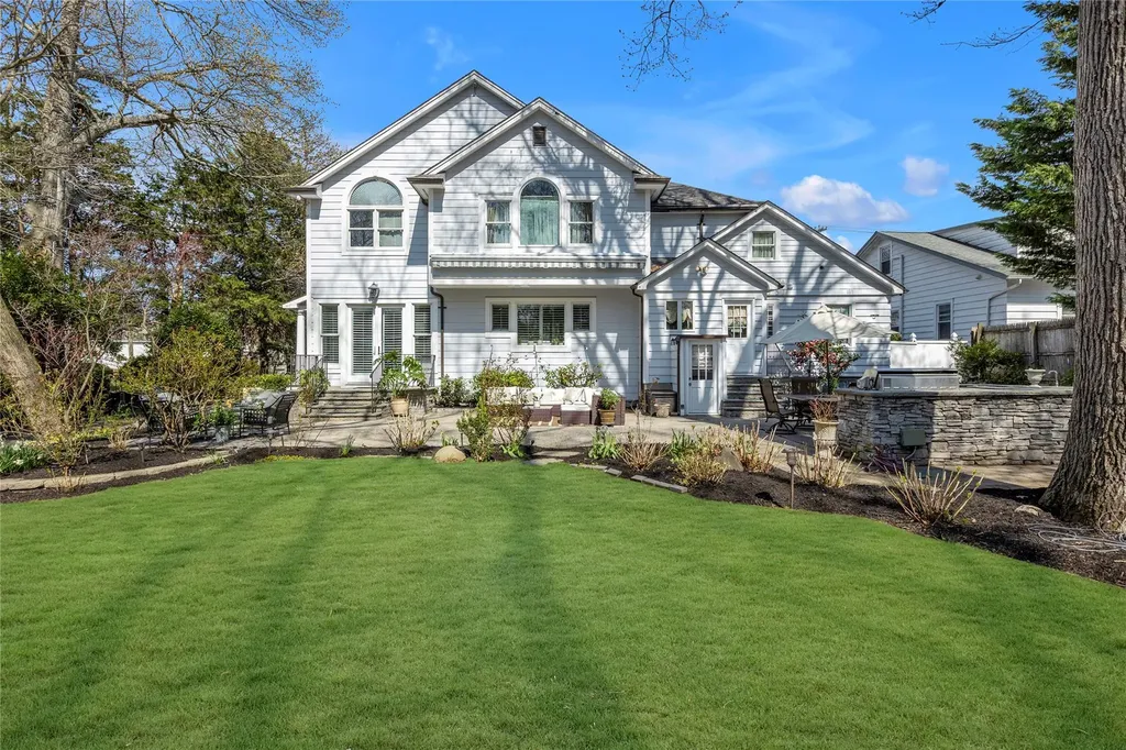 920 Washington Drive Centerport NY 11721