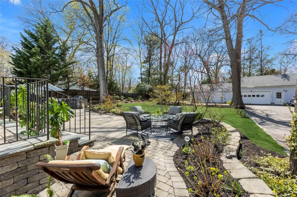920 Washington Drive Centerport NY 11721