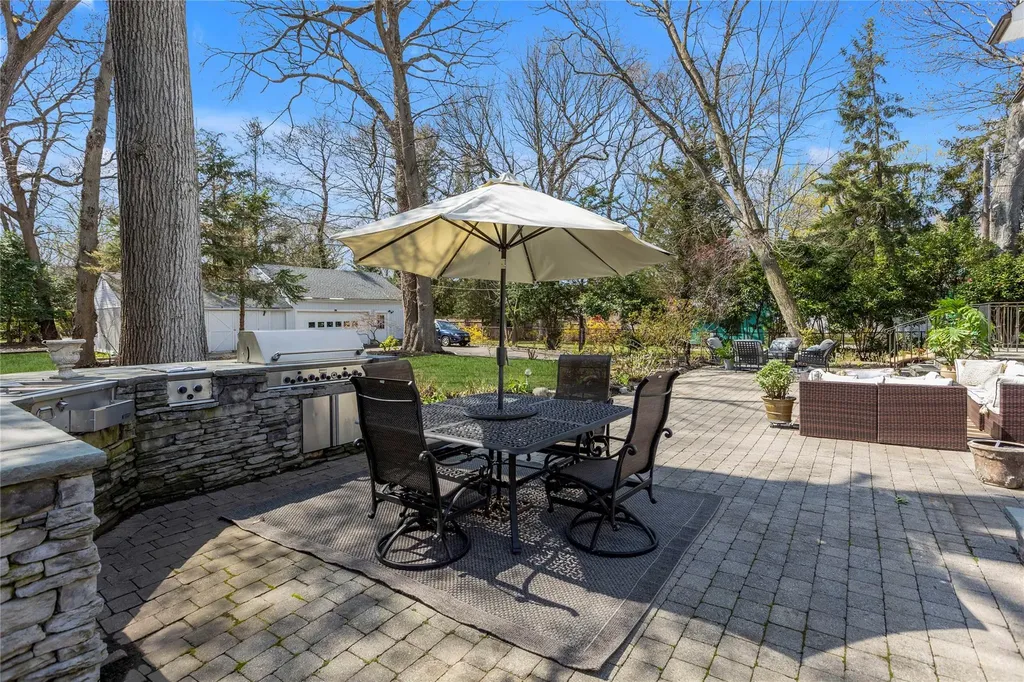 920 Washington Drive Centerport NY 11721