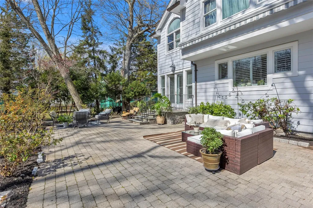 920 Washington Drive Centerport NY 11721