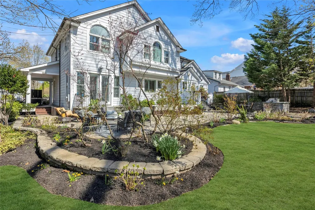 920 Washington Drive Centerport NY 11721
