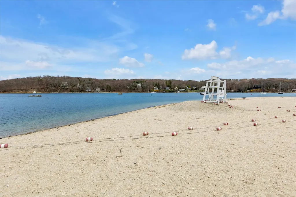920 Washington Drive Centerport NY 11721
