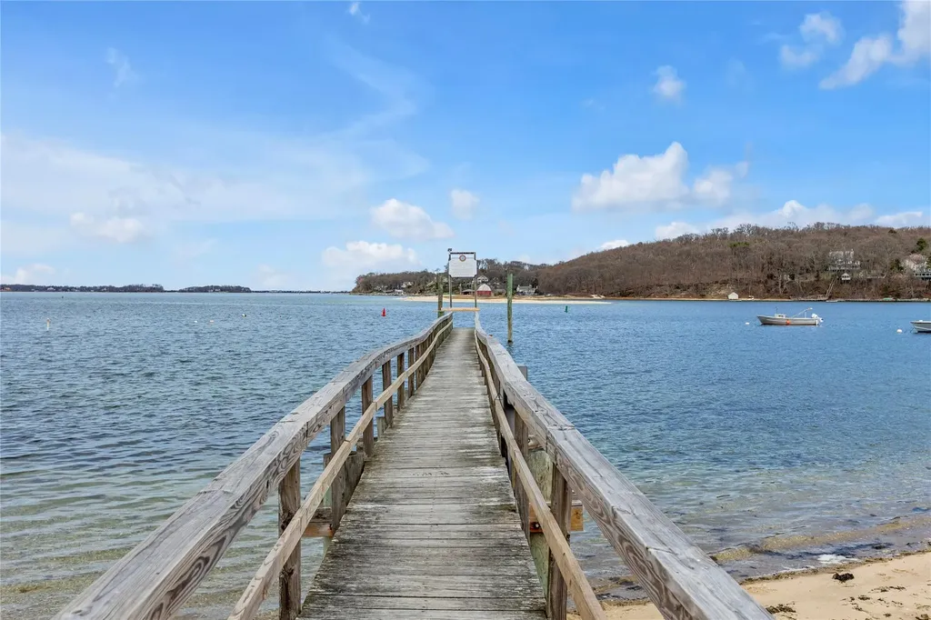 920 Washington Drive Centerport NY 11721