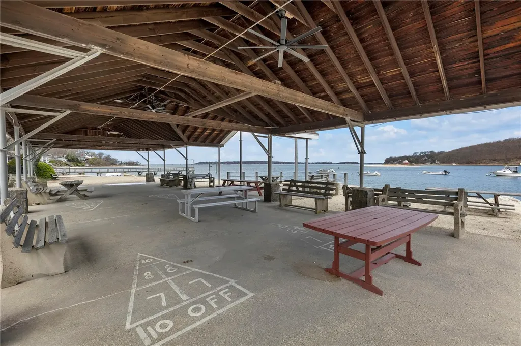 920 Washington Drive Centerport NY 11721