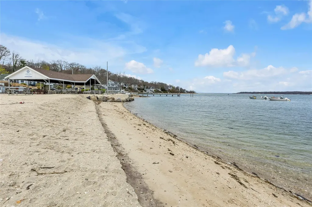 920 Washington Drive Centerport NY 11721