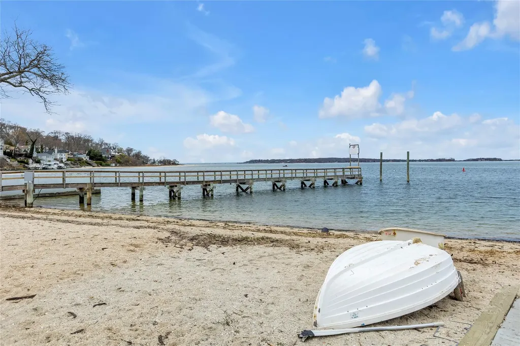 920 Washington Drive Centerport NY 11721