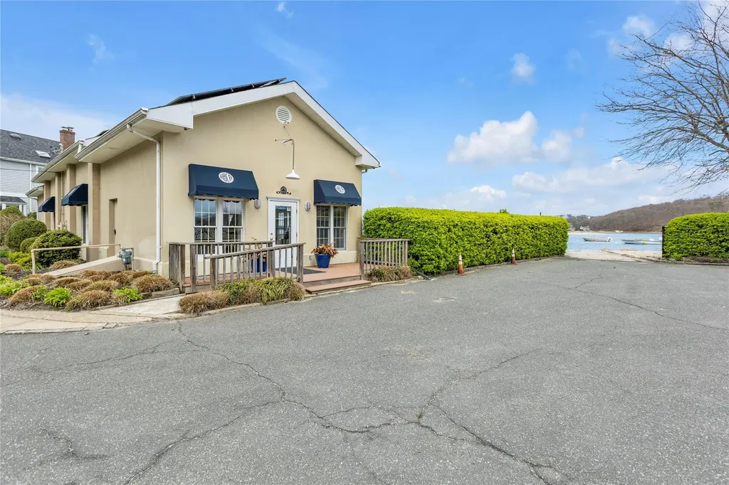 920 Washington Drive Centerport NY 11721