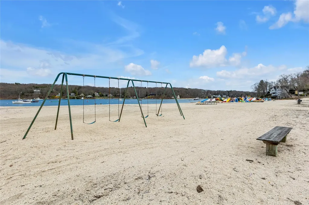 920 Washington Drive Centerport NY 11721
