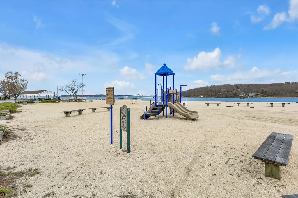 920 Washington Drive Centerport NY 11721