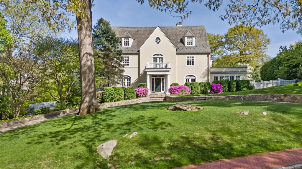 7 Plateau Circle W Eastchester NY 10708