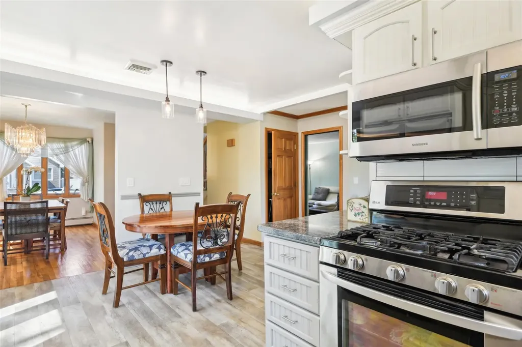 106 Catlin Place Hewlett NY 11557