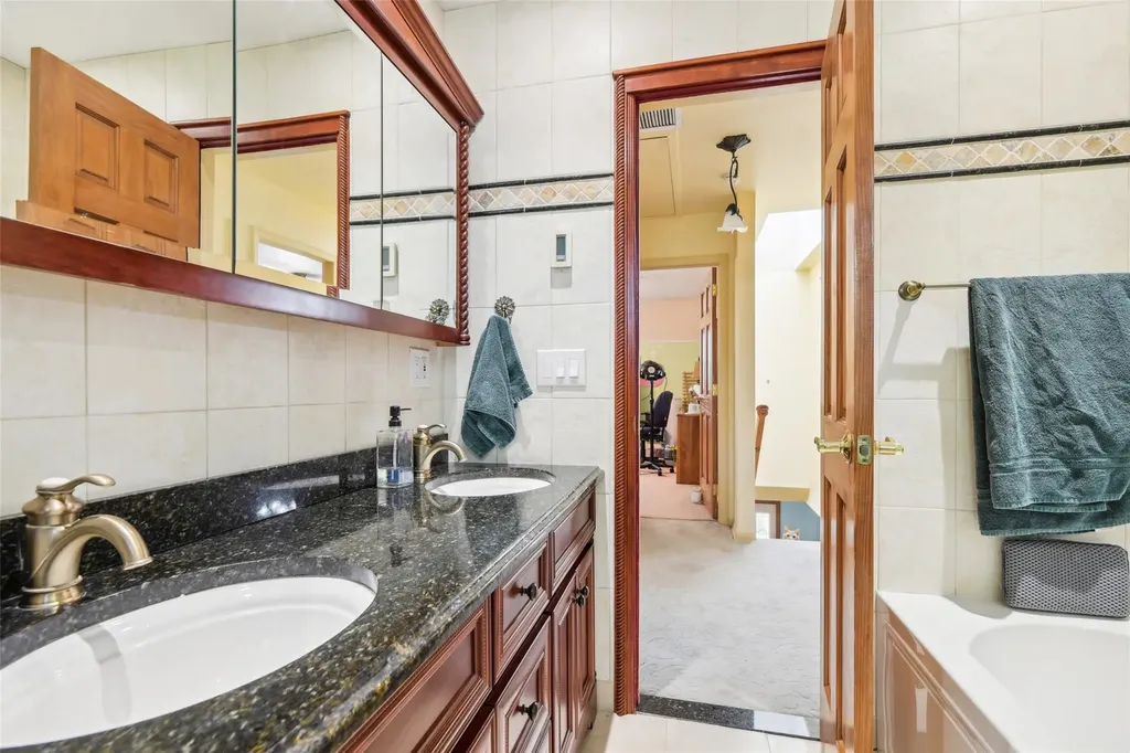 106 Catlin Place Hewlett NY 11557
