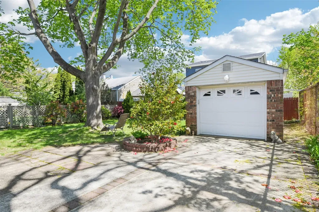 106 Catlin Place Hewlett NY 11557