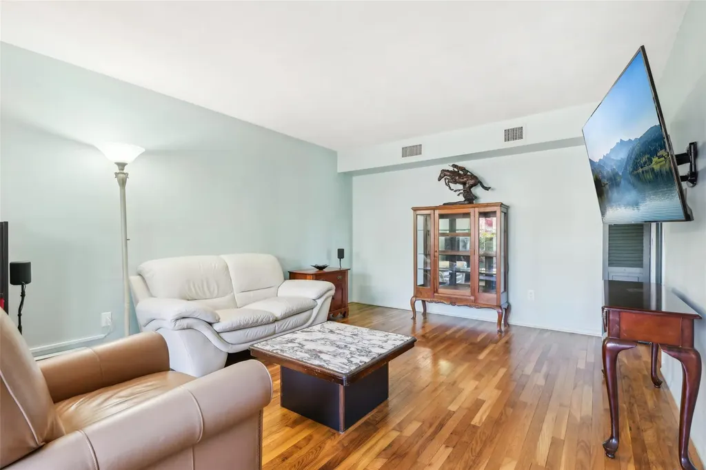 106 Catlin Place Hewlett NY 11557