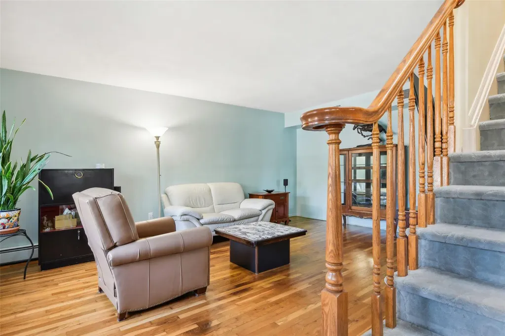 106 Catlin Place Hewlett NY 11557