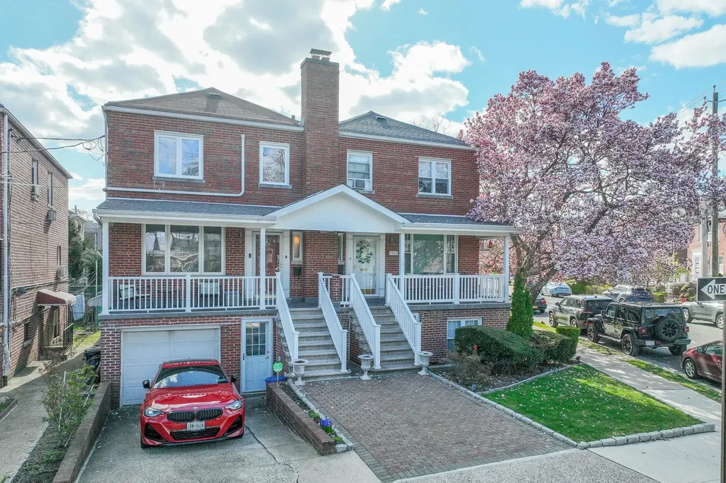 2013 Narragansett Avenue Bronx NY 10461