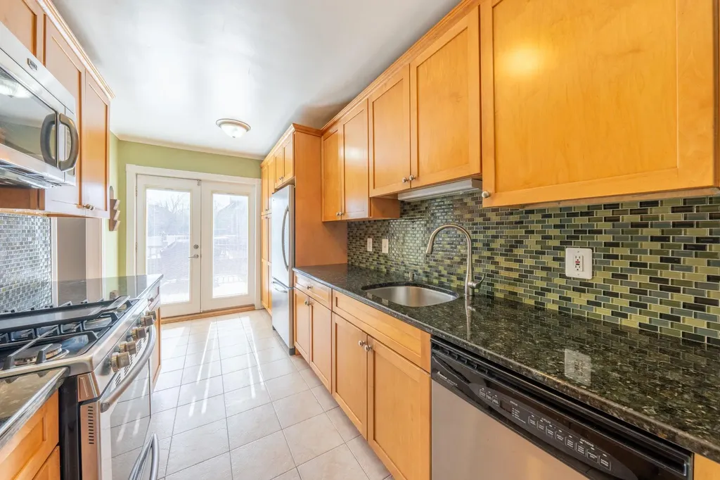 2013 Narragansett Avenue Bronx NY 10461